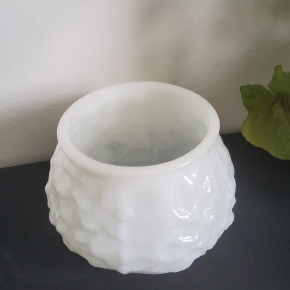 Vintage E.O. Brody Co Opaque Milk Glass Vase - Picture 2 of 7